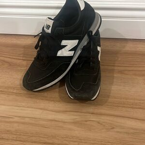 Women’s New Balance Black and White Sneakers Classic Suede Mesh 9.5